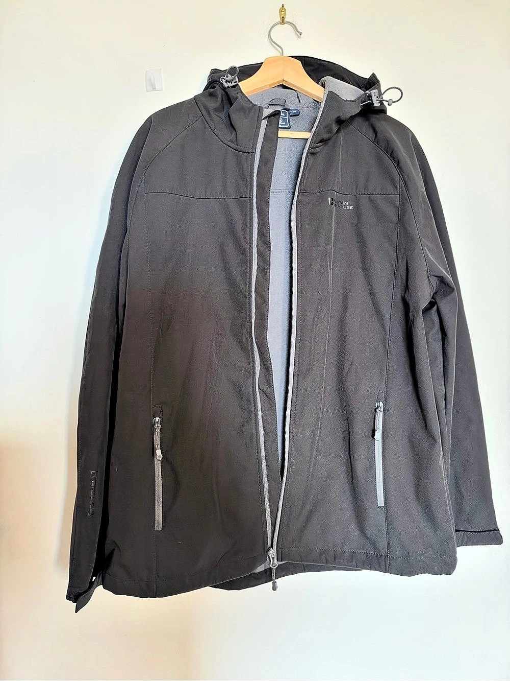 Mountain Warehouse Exodus Softshell Hooded Jacket Size Large Like New